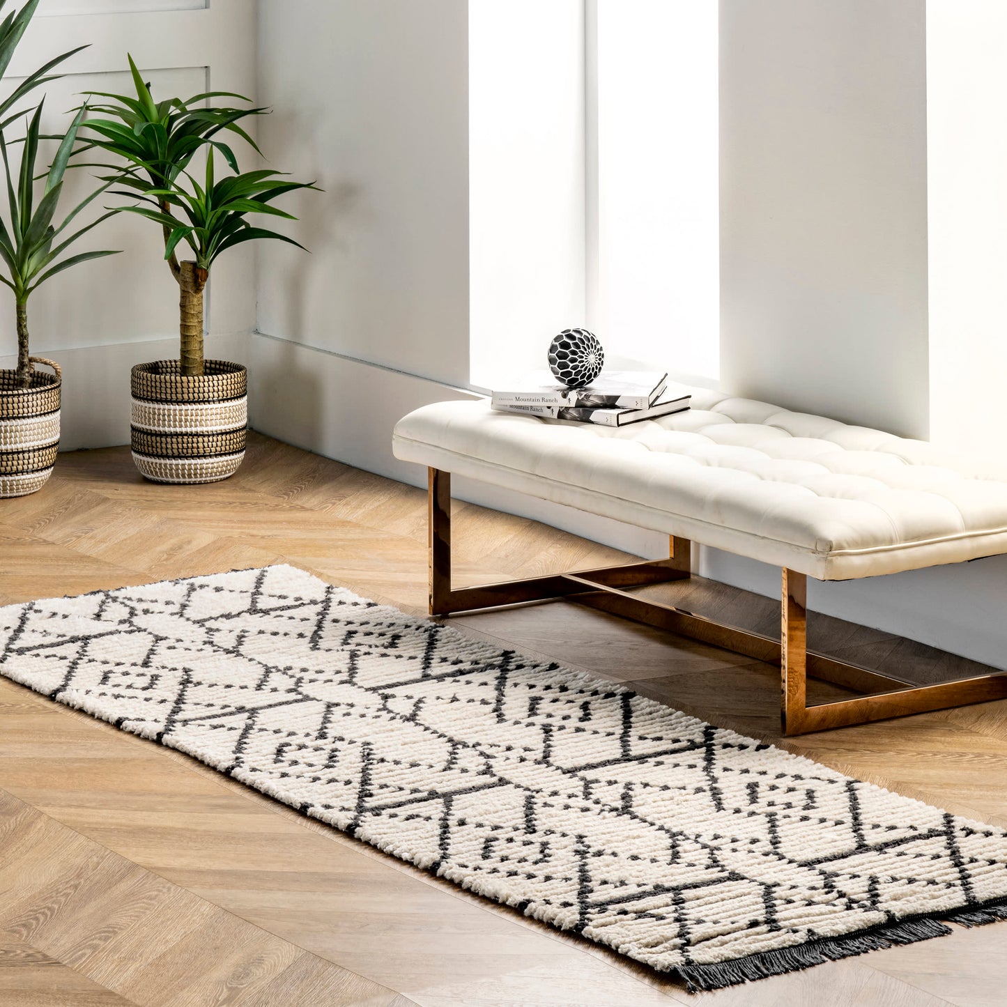 Modern Tracery Tasseled Rug | Beige